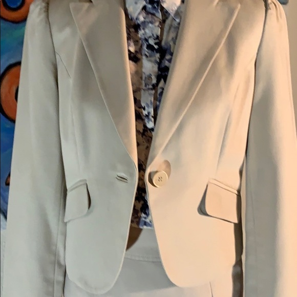 Skirt and jacket suit - Picture 9 of 16